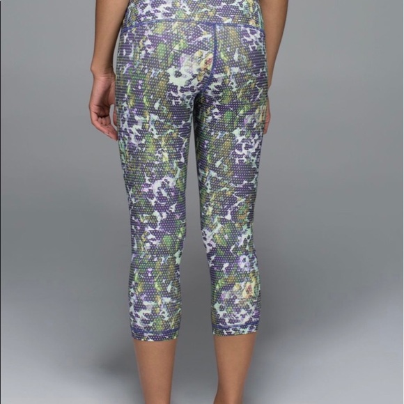 💕LULULEMON - NWOT Wunder Under Crop II (6) - Picture 4 of 11